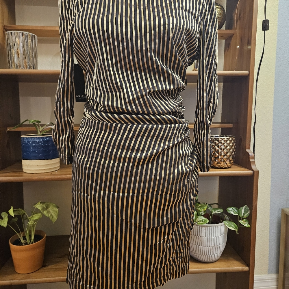 Akira Sz Lg black and gold slinky GLAM dress. Metallic